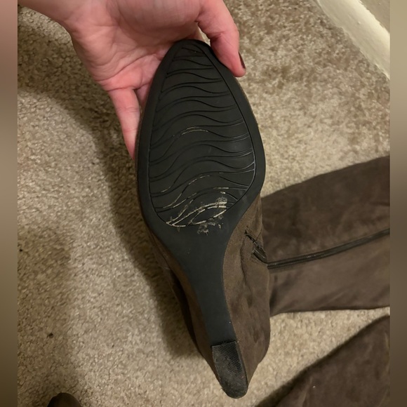 Brown Suede Knee-High Heeled Tall Boots Size 10 - Picture 8 of 10